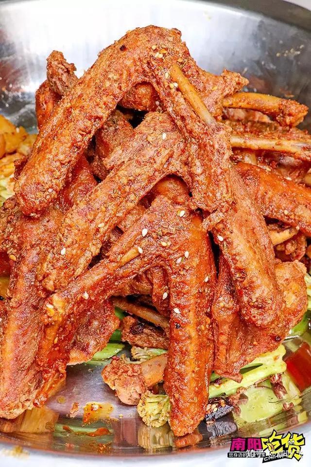 又香又脆又辣干锅鹅翅的诱惑怎能抵挡的住
