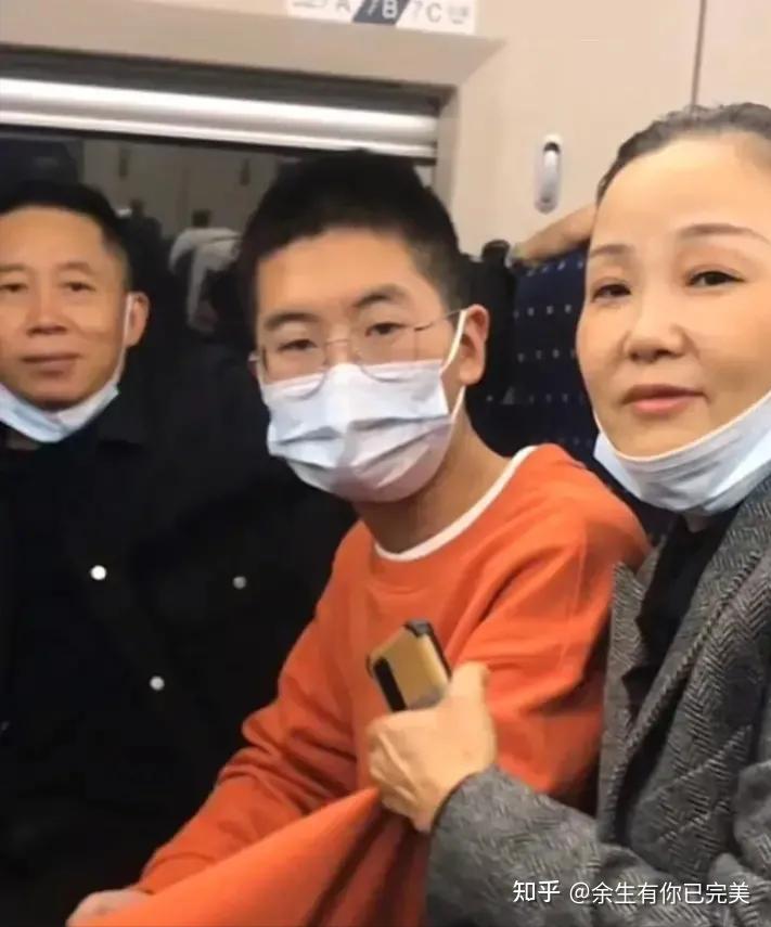 走失14年的孙卓与错换人生28年的郭威对比你觉得谁更懂得感恩