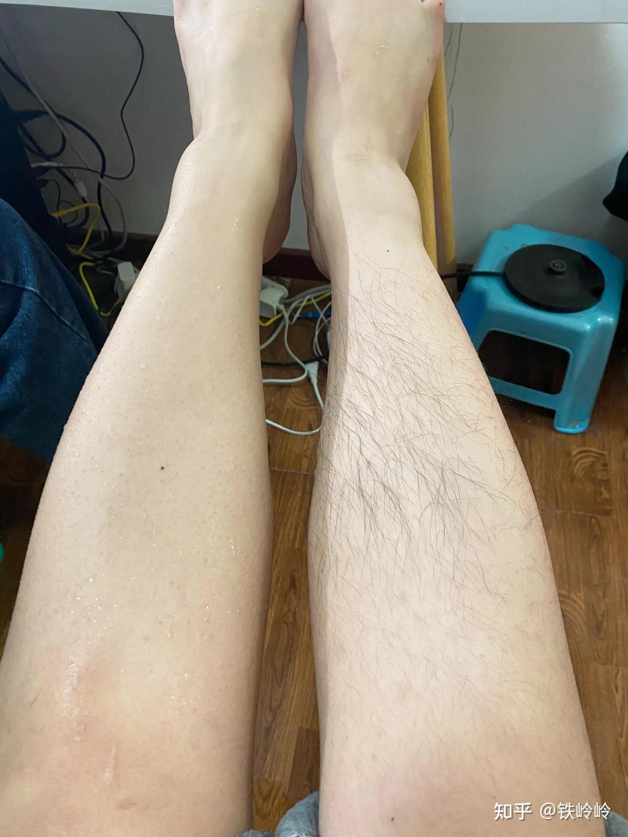 看看我小腿没脱毛的和脱完的对比,简直不要太明显~然后等7-8分钟再一