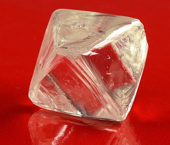 92ct 钻石原石yubileynaya 金伯利岩筒位于俄罗斯 aikhal 钻石矿床