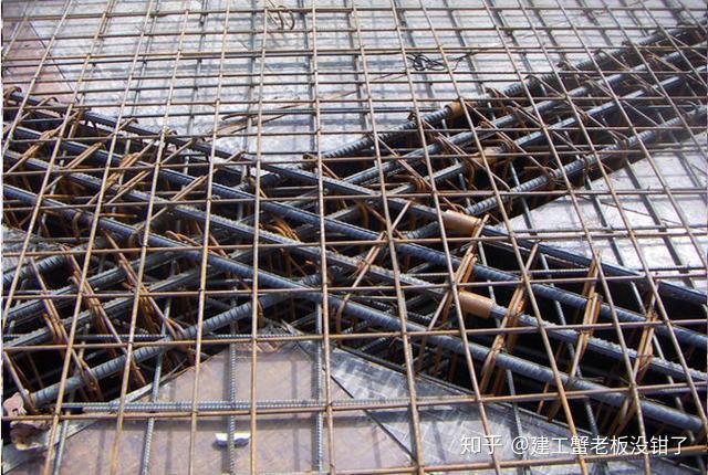 梁交叉处钢筋布置