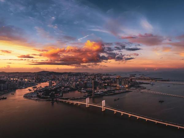 镜头丨GF20-35mm定格城市切片 视角宽广气势尽现 - 知乎