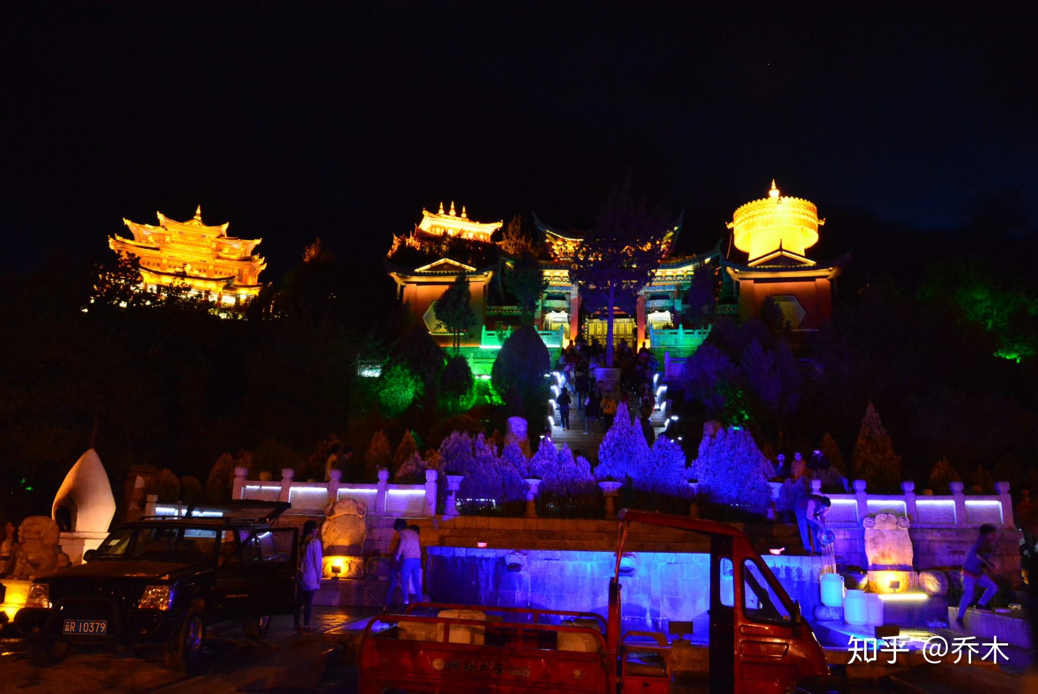 松赞林寺夜景图片