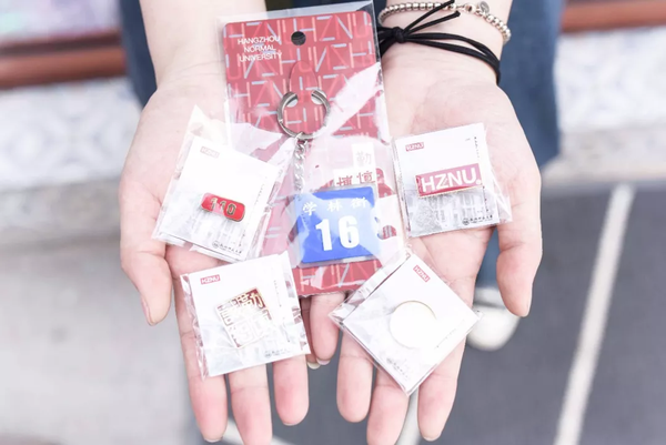 杭州高校居然出网红周边了?!100+种时尚单品仅一天就卖断货! 第18张 杭州高校居然出网红周边了?!100+种时尚单品仅一天就卖断货! 第18张