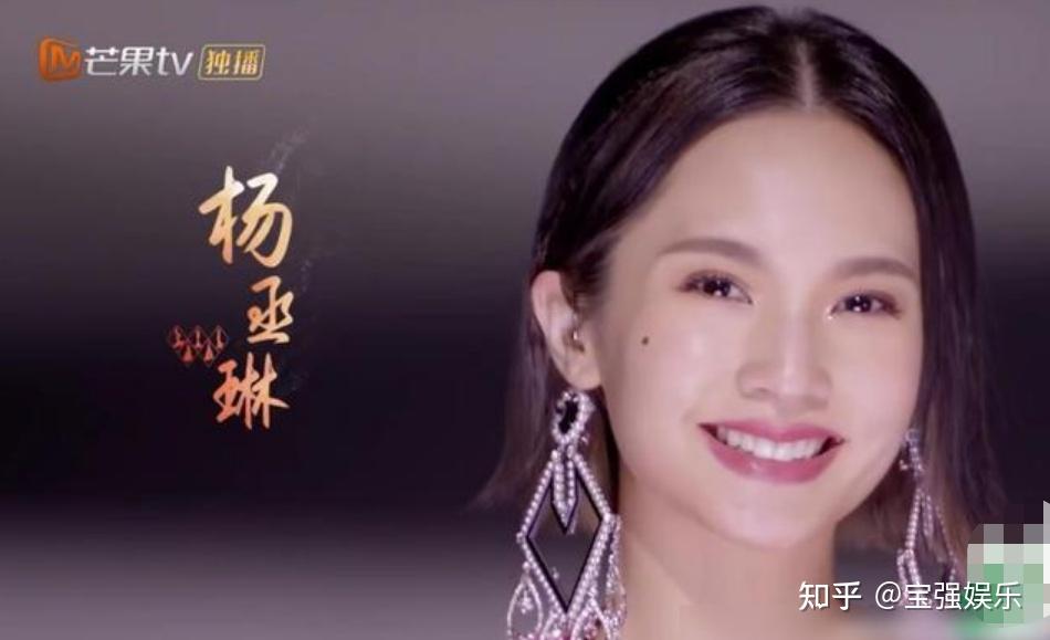 杨丞琳边唱边接住耳环这反应能力也太绝了