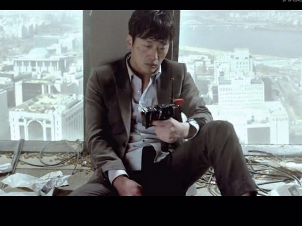 人性的极致考验遵从内心or现世妥协感受电影恐怖直播熔炉的阵阵寒意