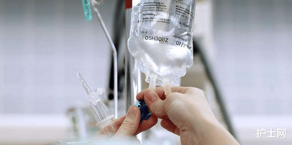 5mmol/l,于是医生给予5%葡萄糖注射液500ml 氯化钾注射液15ml缓慢静滴