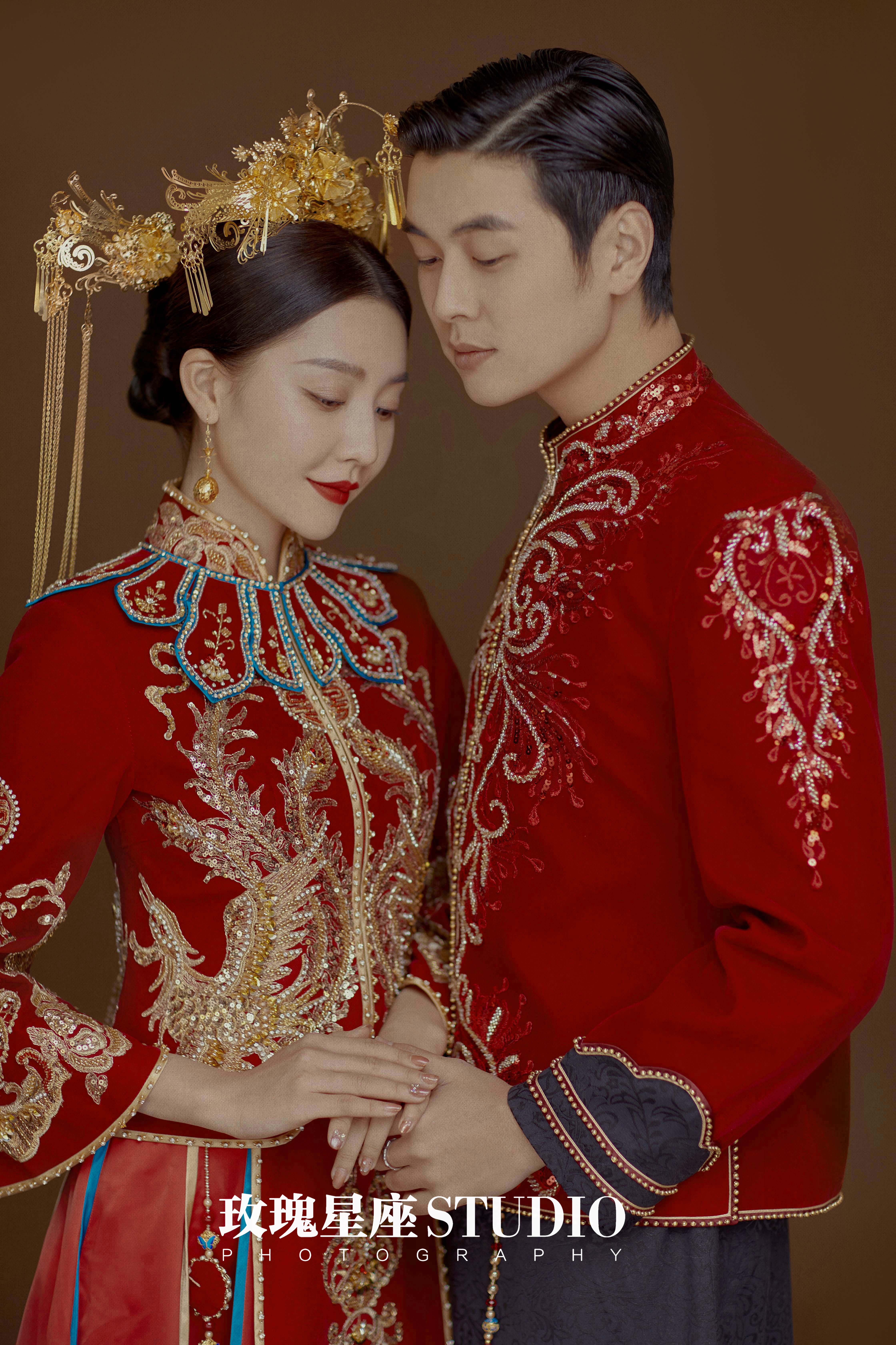 用我三生烟火换你一世迷离中式婚纱照