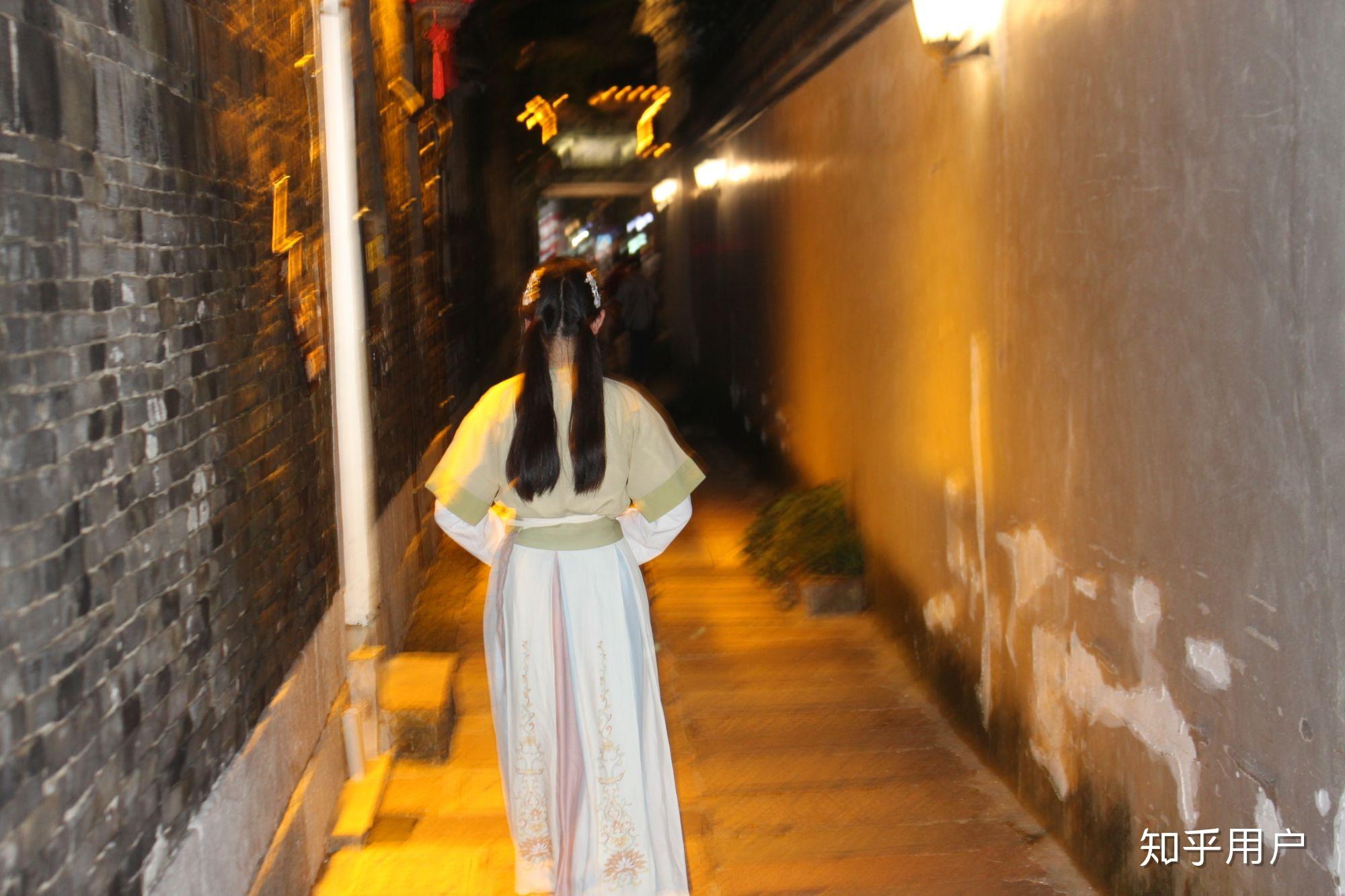 为什么大多数lo裙jk服拍照都不露脸