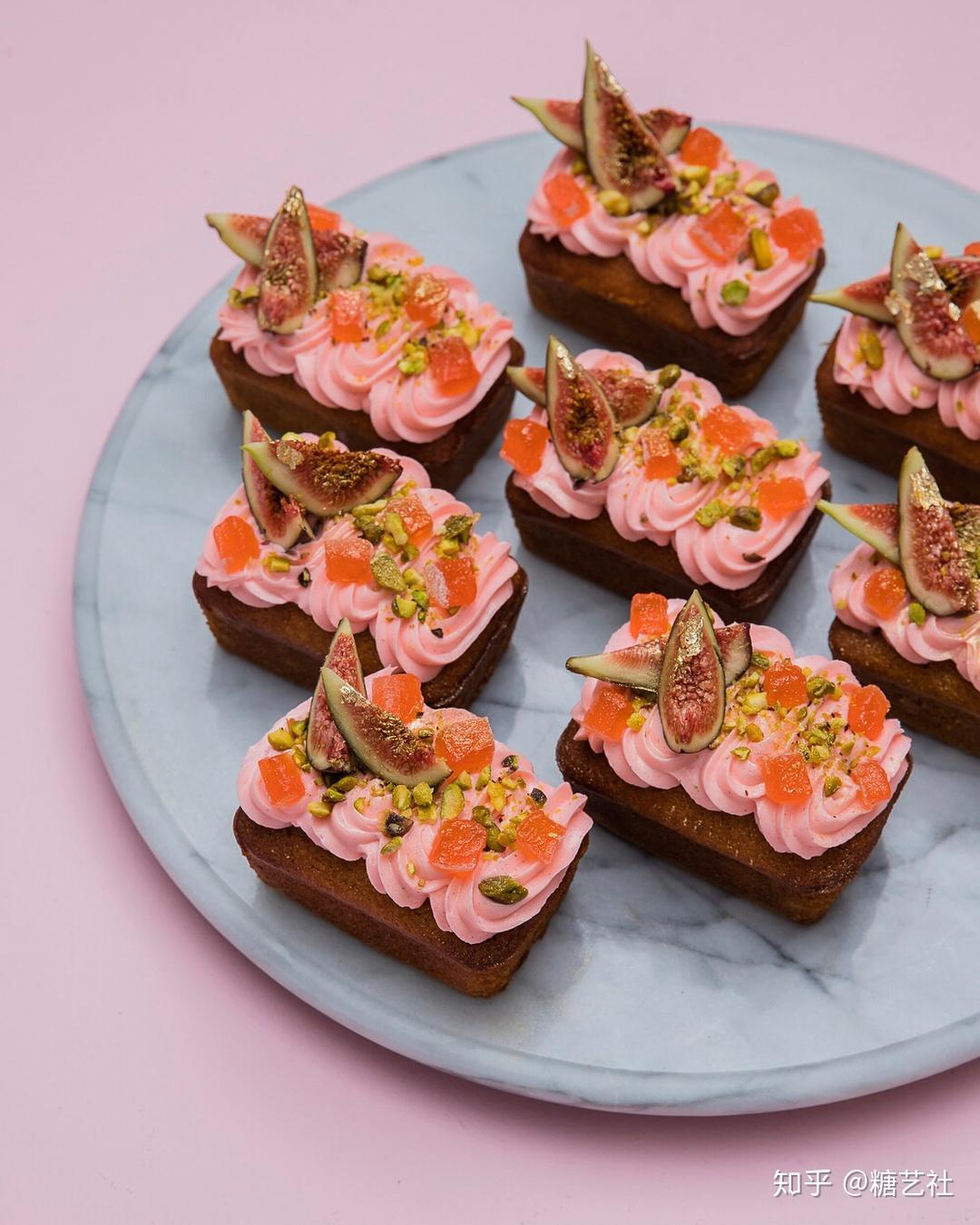 将糖果色用到极致的这位烘焙师靠创意成功吸粉4ow