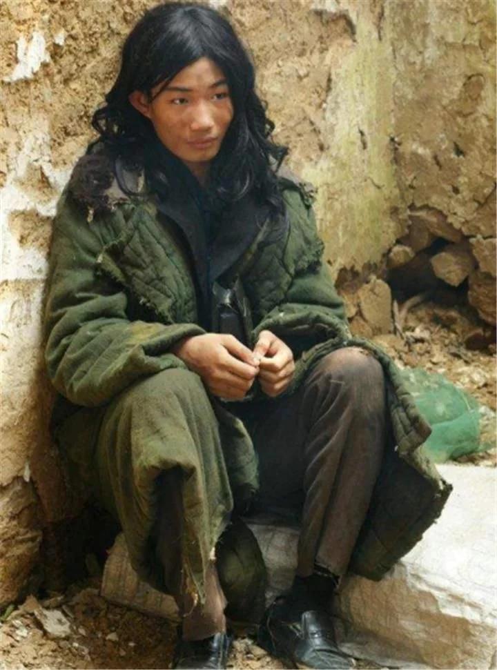 中国头号懒人杨锁被父母溺爱长大父母离世后活活饿死