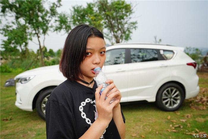 媳妇还是有舞蹈功底的,来一张凤舞九天,哈哈媳妇又