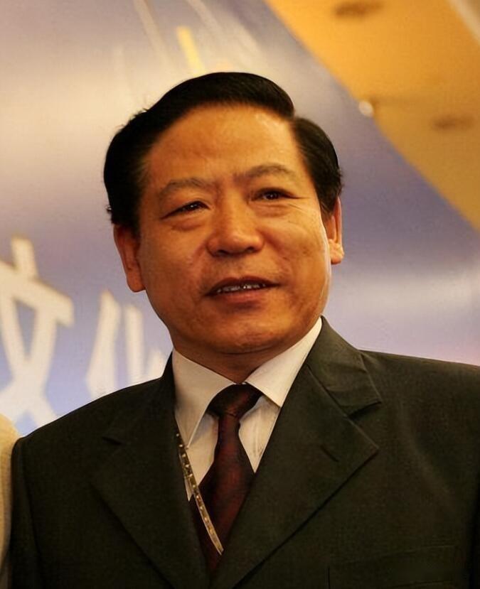 嚣张跋扈、私生活不检点，侯伍杰曾扬言：你们还没我儿子的官大 - 知乎