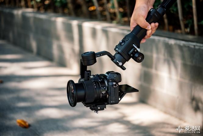 dji如影sc评测瘦身又减磅单手拍摄稳如鸡头