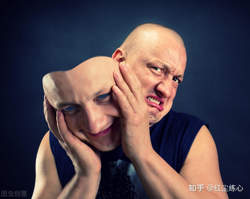 磅礴面具下的痛苦和孤独也许没有人可以理解生活在城市里的人早已习惯