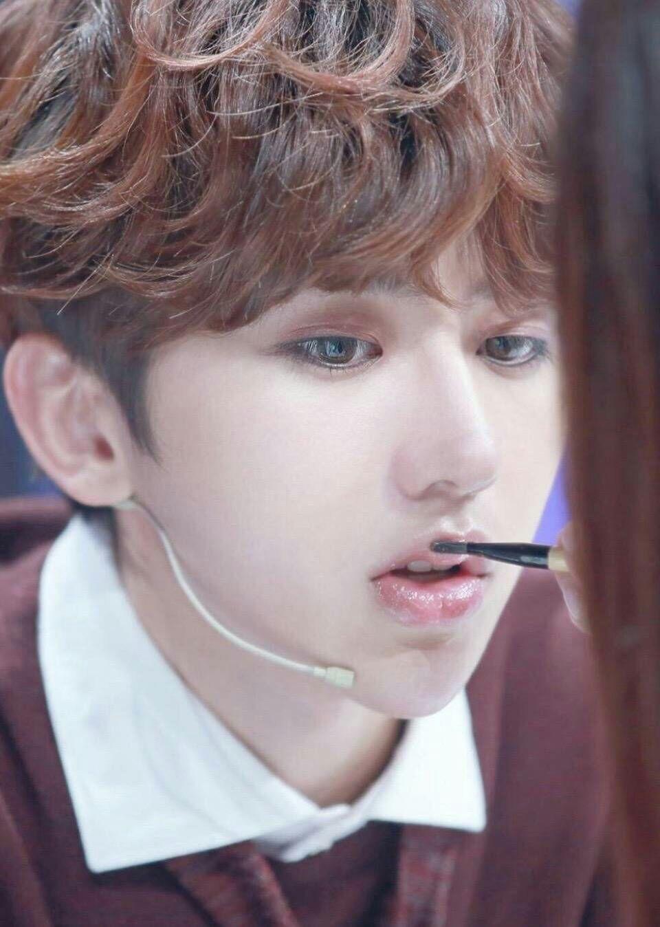 如何评价蔡徐坤的长相?