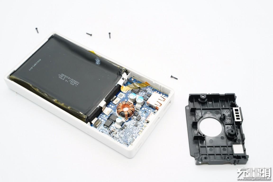 华为66w双向超级快充移动电源拆解内置立锜高集成主控芯片用料扎实