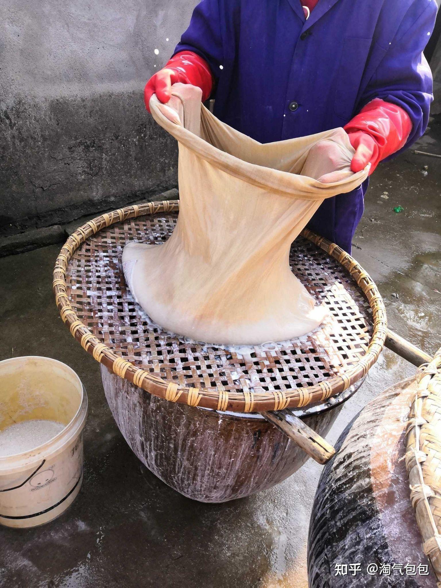 很新鲜的,纯正野生天然葛根粉,非种植,纯手工过滤制作,绝对无任何添加