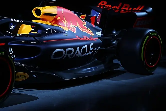 新车代号red bull racing rb18.丹三