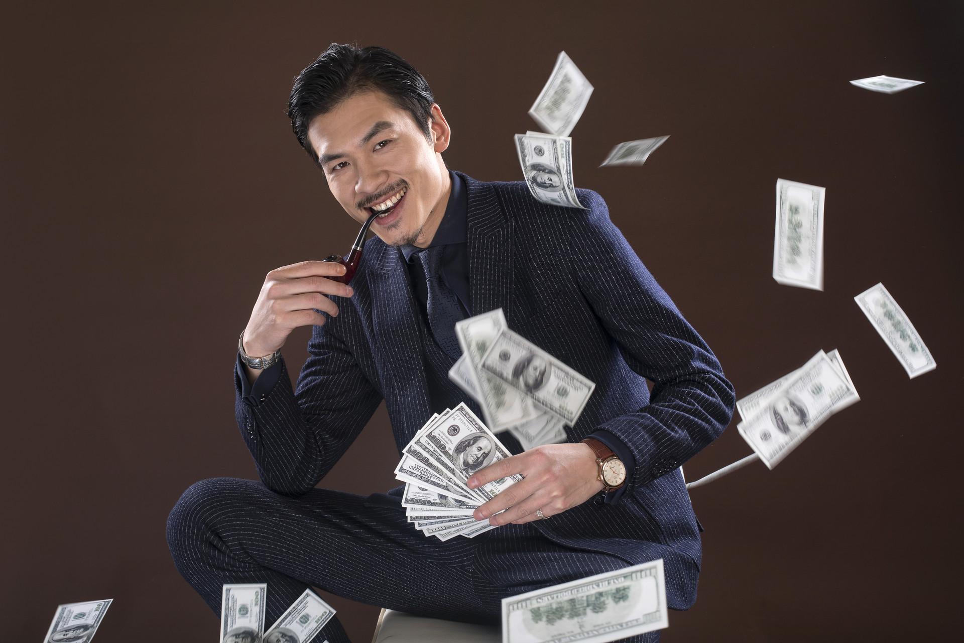 人近中年,你必须要认清的一个现实:有钱才是王道!