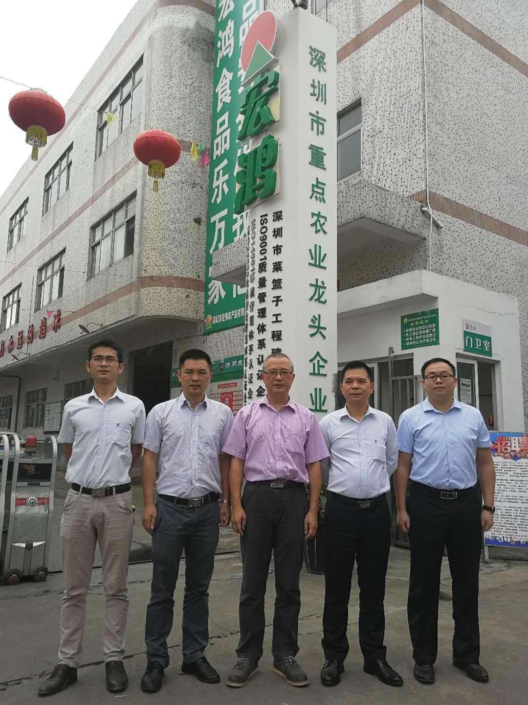 调研组专家参观检测室林宏力先生调研宏鸿情况2017年11月9日,广东省