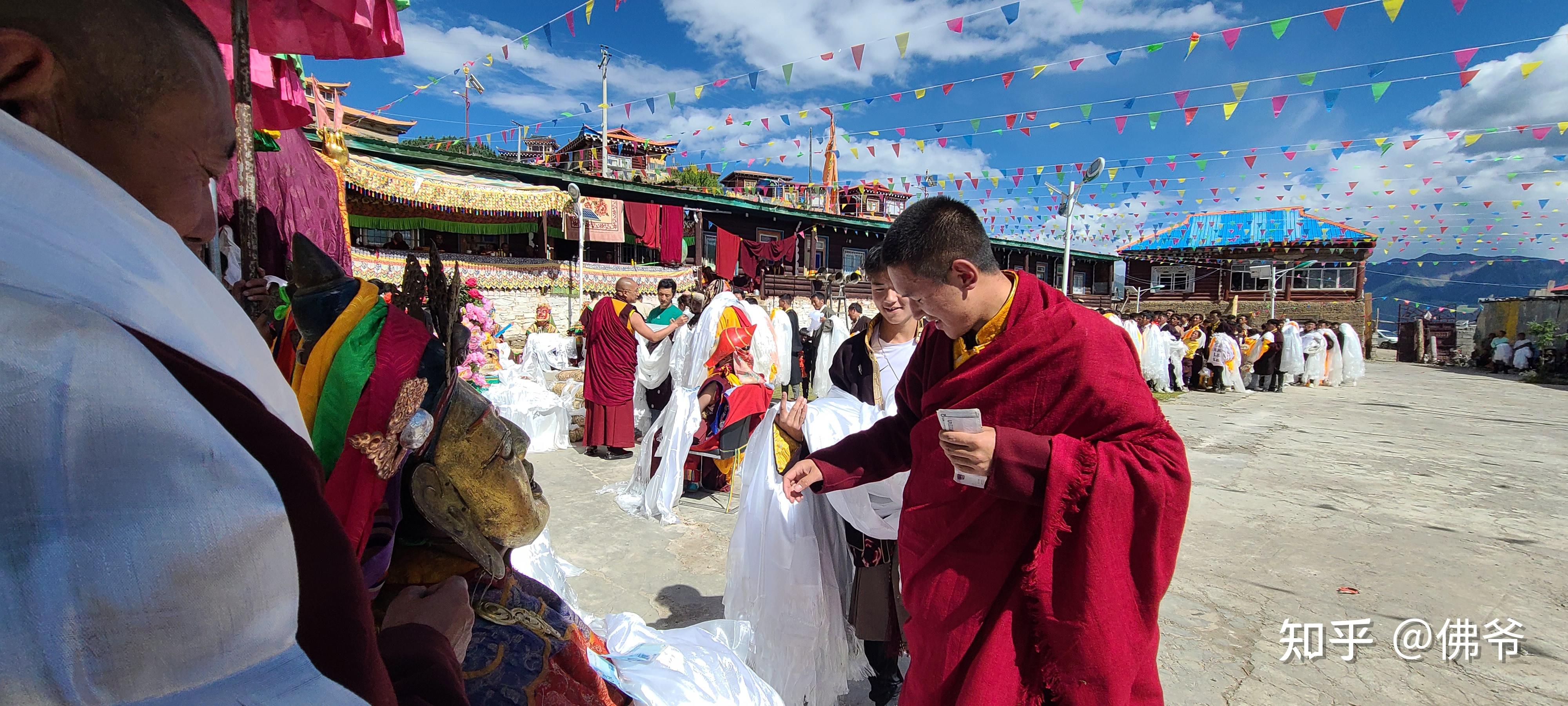 在跳金刚舞,你们要好好的做善事 供佛 供水 烧香功德不可思议,江堆寺