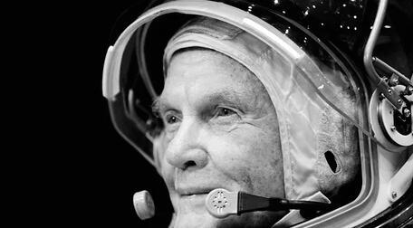 图:67约翰·格伦(john glenn)而36年后的1998年,格伦终于不用被捆绑