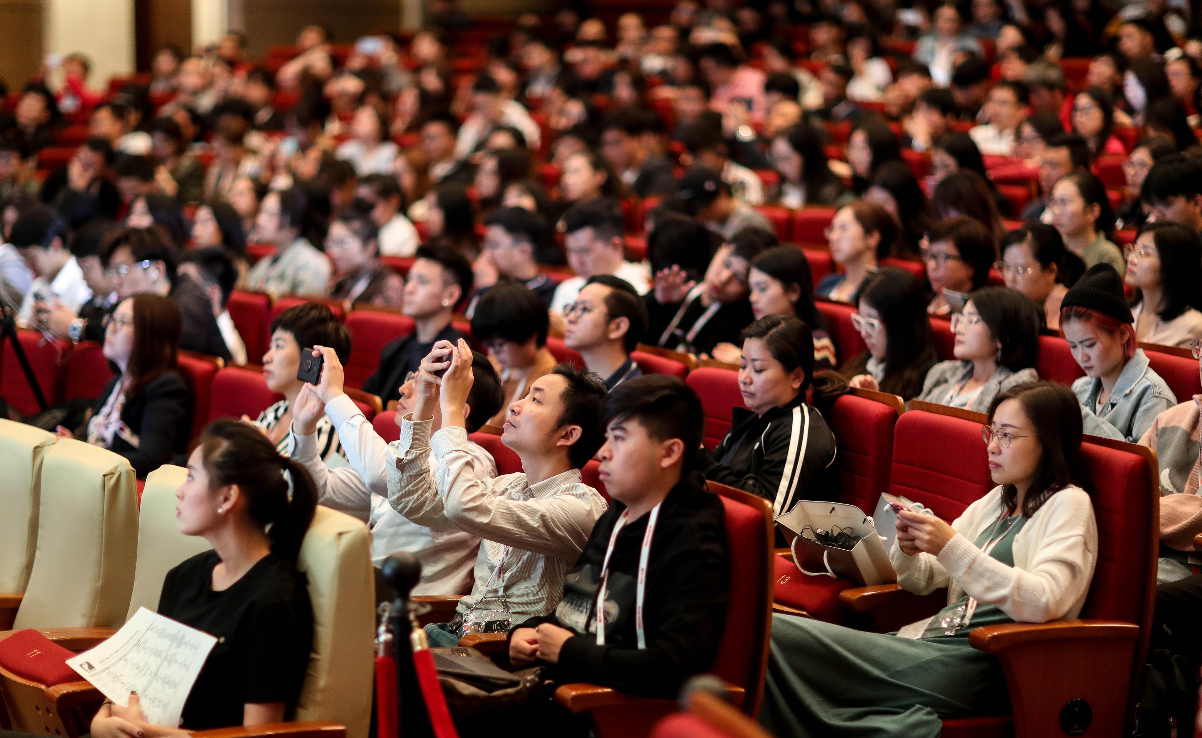 贺:目前阶段,ppt下载,我们只提供给在论坛现场打分的观众,当初设计