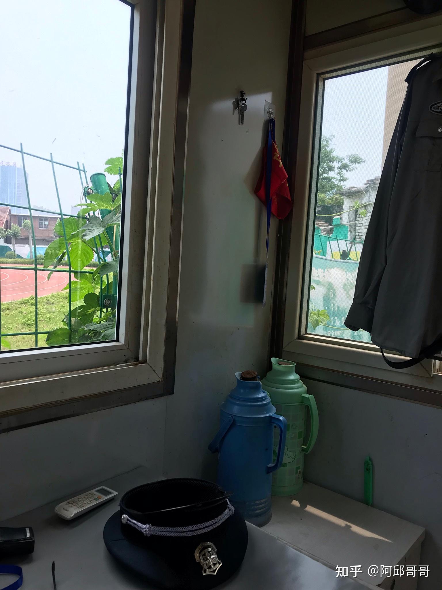 屋里屋外两个世界