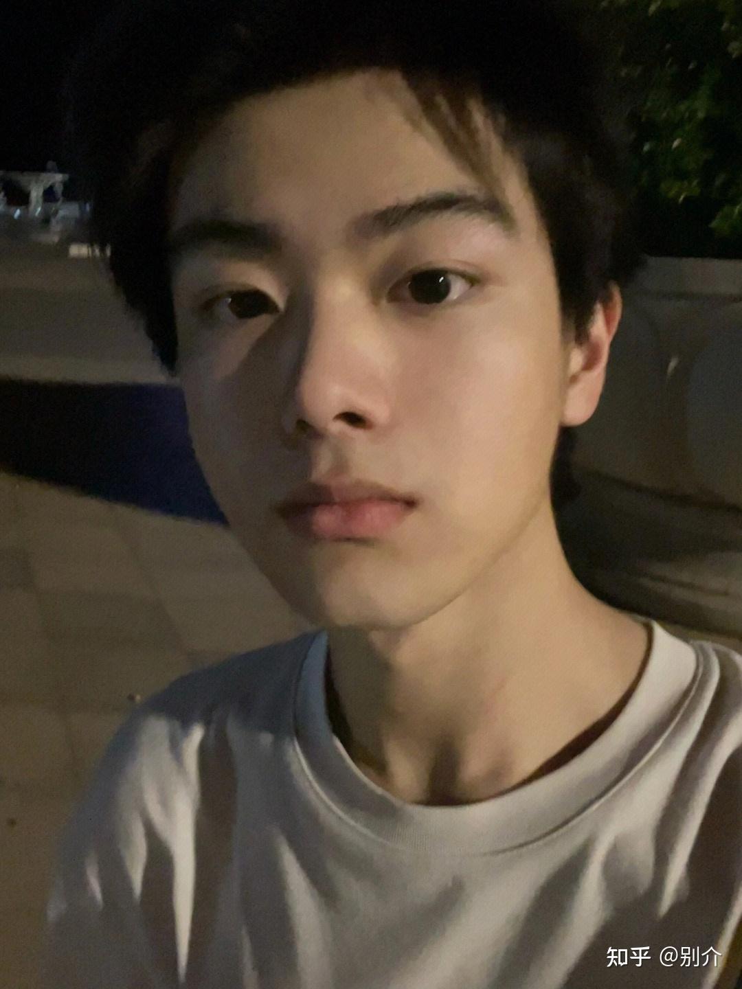 男生皮肤暗黄粗糙如何简单有效的变白?
