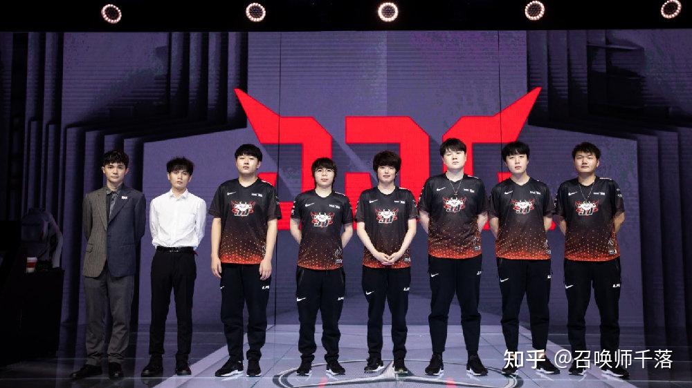 虽然jdg战队也及时进行了调整,启用了替补adc选手lqc并且上调了二队