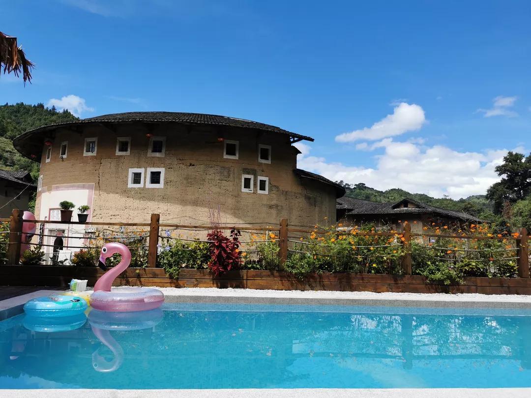 这也是民宿在塔下村存在的原因,塔下村是无数华侨的家,也是离开大山后