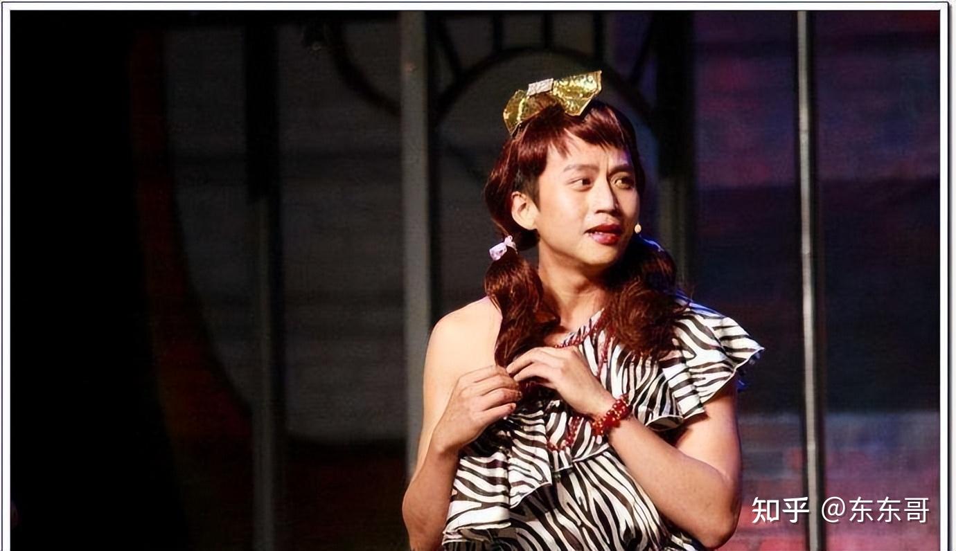 "对中戏这段学生时期的感受,邓超这样说:因为邓超自带搞笑和幽默感