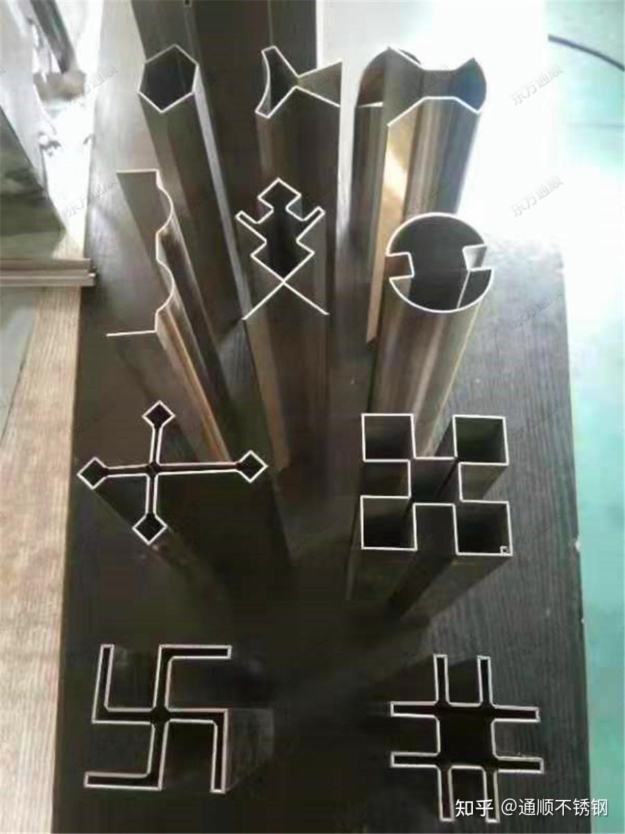 不锈钢钣金加工指的是将不锈钢等金属薄板开展剪切,折边,刨槽等生产