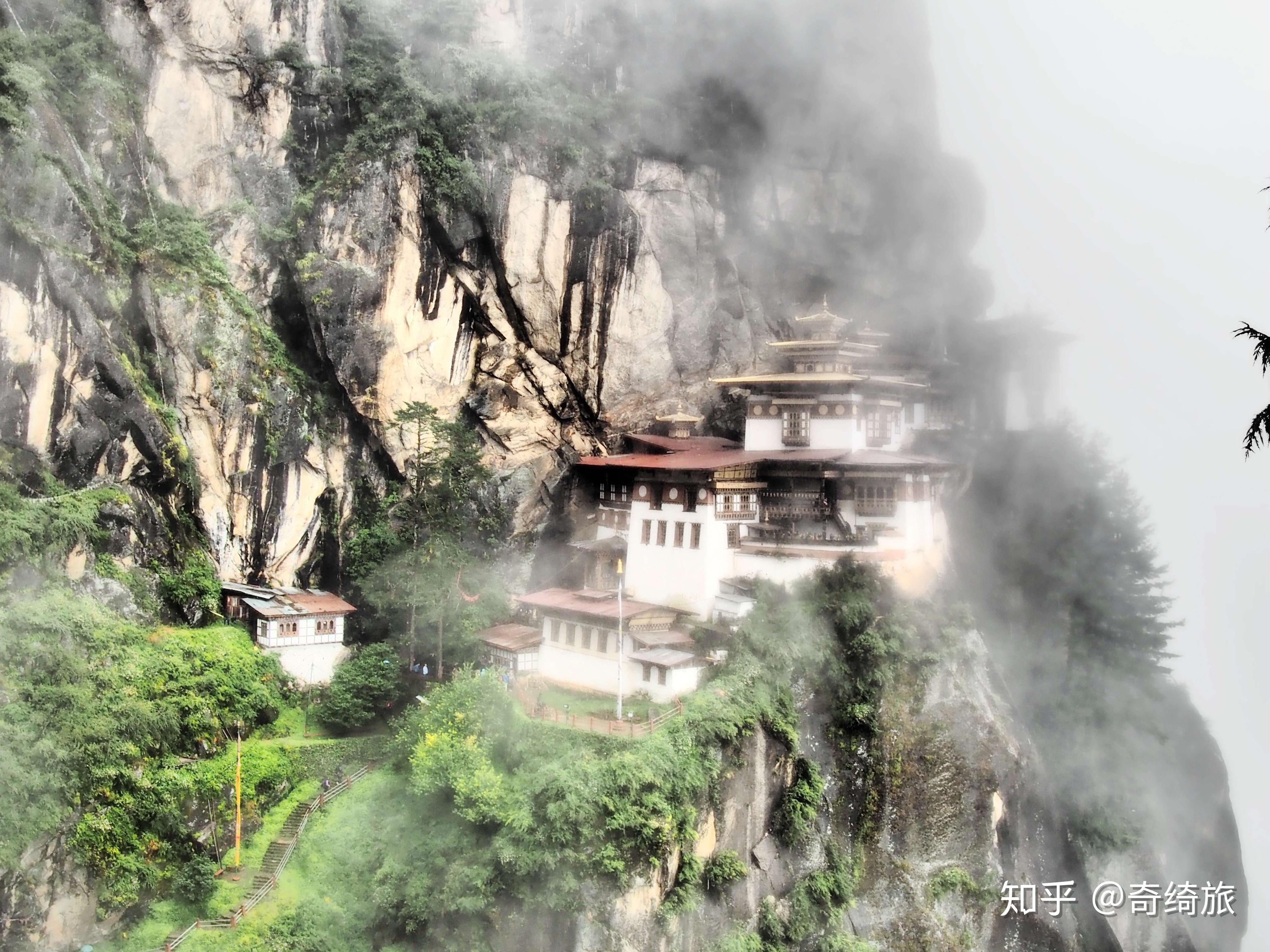 风吹日晒三百年悬在九百米的断崖你不能错过不丹的精神麦加