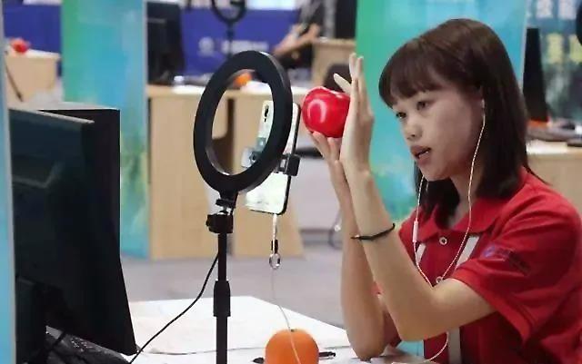 互联网营销师直播销售员直播带货首次引进全国电子商务大赛