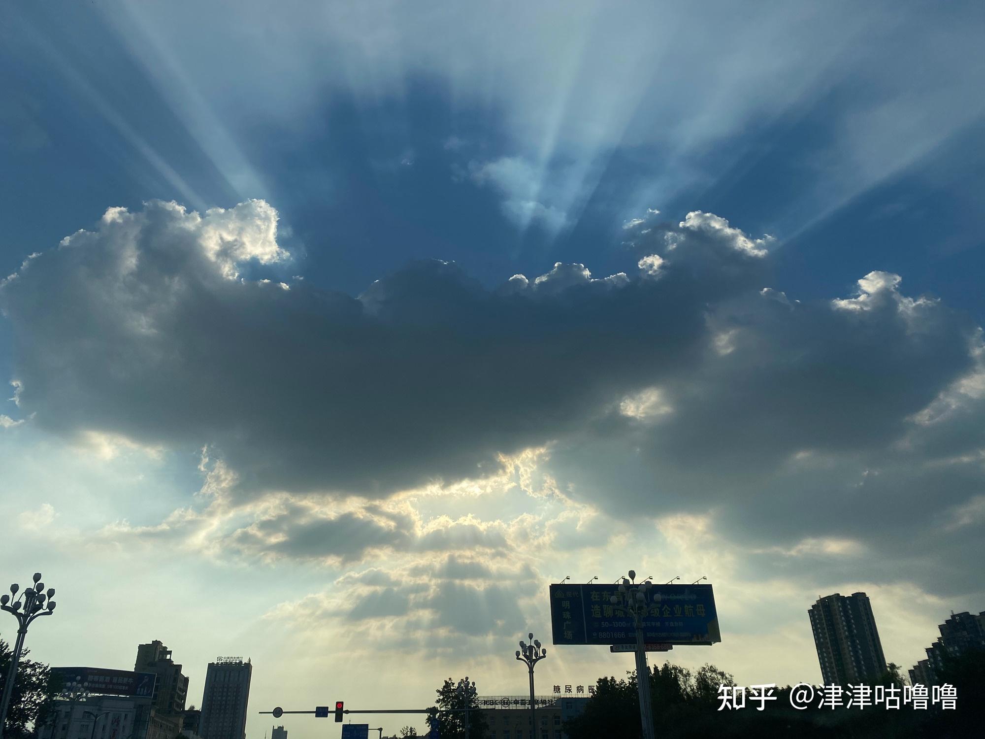 济南上空上演丁达尔效应你看到了吗