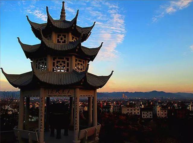 浙江古渊头村,从新中国成立后算起,村子走出了25名博士,202位高级工程