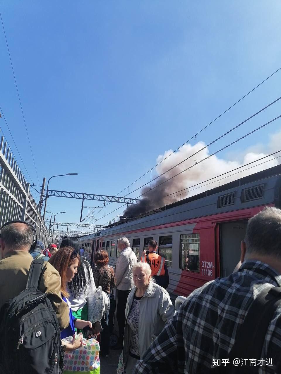 俄媒:5月22日下午莫斯科-特维尔列车发生火灾