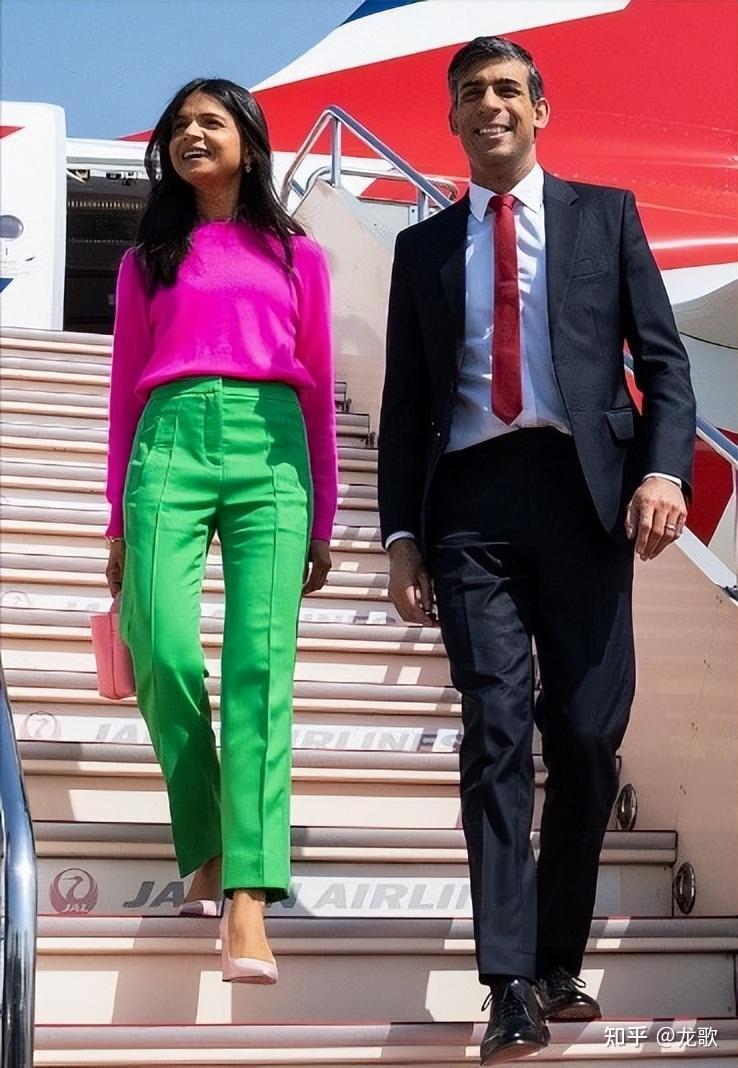 英国首相苏纳克在家铺床洗碗吐槽妻子邋遢亿万富婆我行我素
