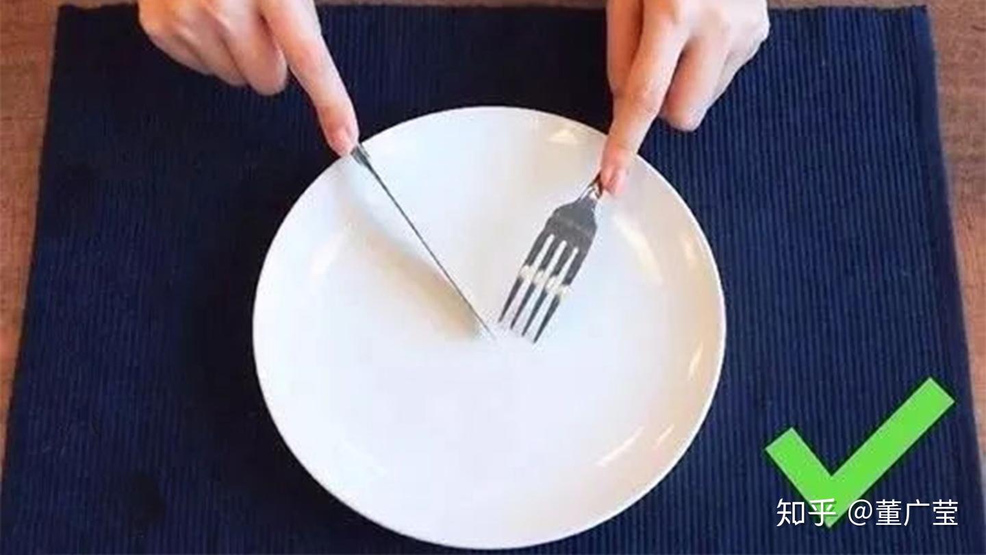 你知道吃牛排刀叉的正确拿法吗?如何切牛排、优雅地吃西餐?如何正确摆放餐具,暂停,结束用刀叉怎么表达? - 知乎