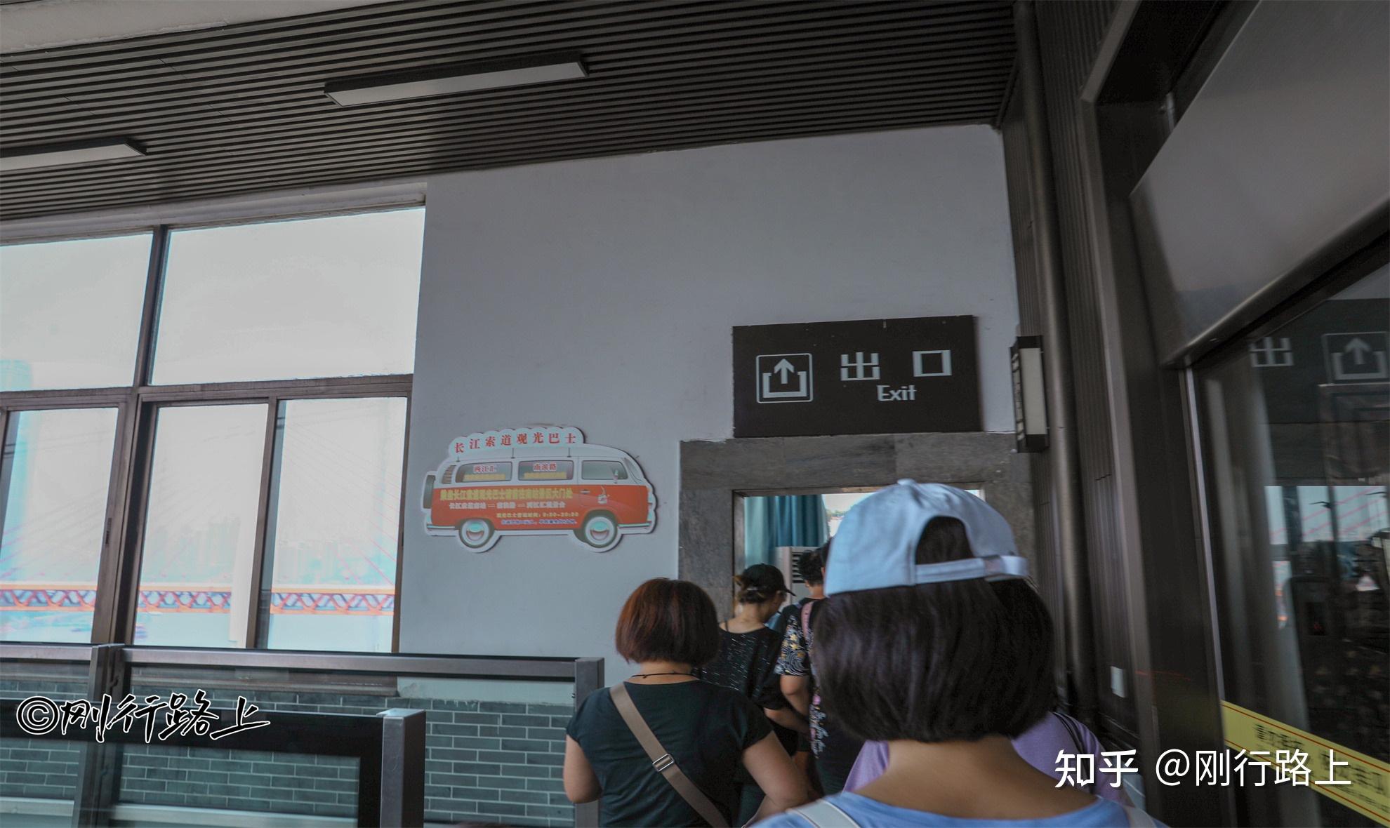 “万里长江第一索，重庆旅游第一站”——重庆长江索道的故事 - 知乎