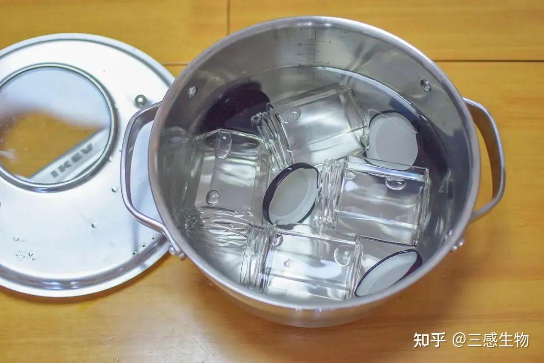 15,家庭煮沸消毒法一般用于:碗,筷,盘,碟等餐具(5-10分钟);毛巾,浴巾