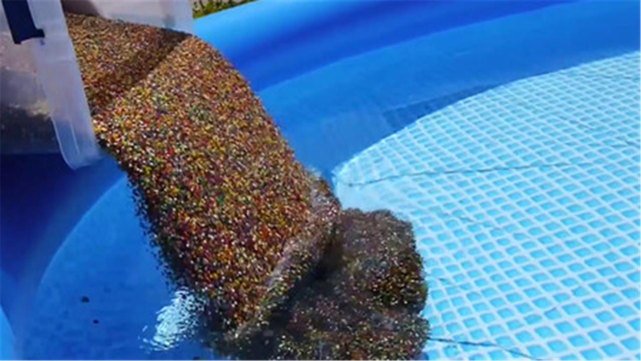 当钠遇到普通冰块究竟会发生什么呢场面真的太震撼了