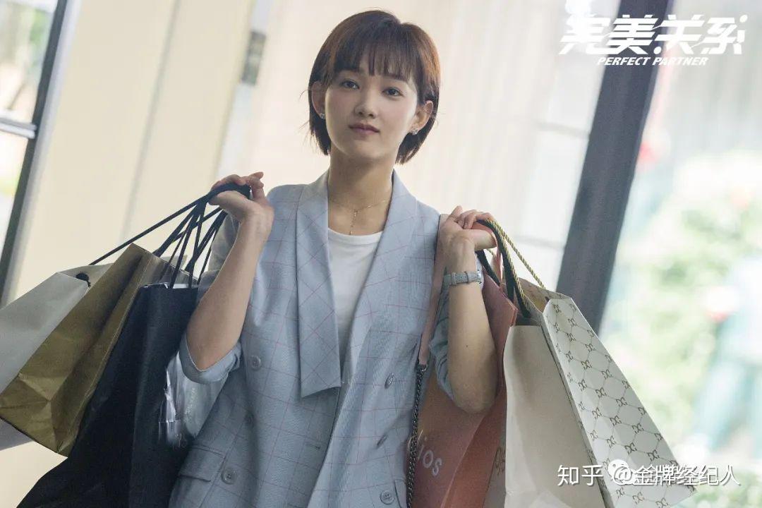 洪佳宁:有一束光透过《完美关系》的路易斯,落到了我身上