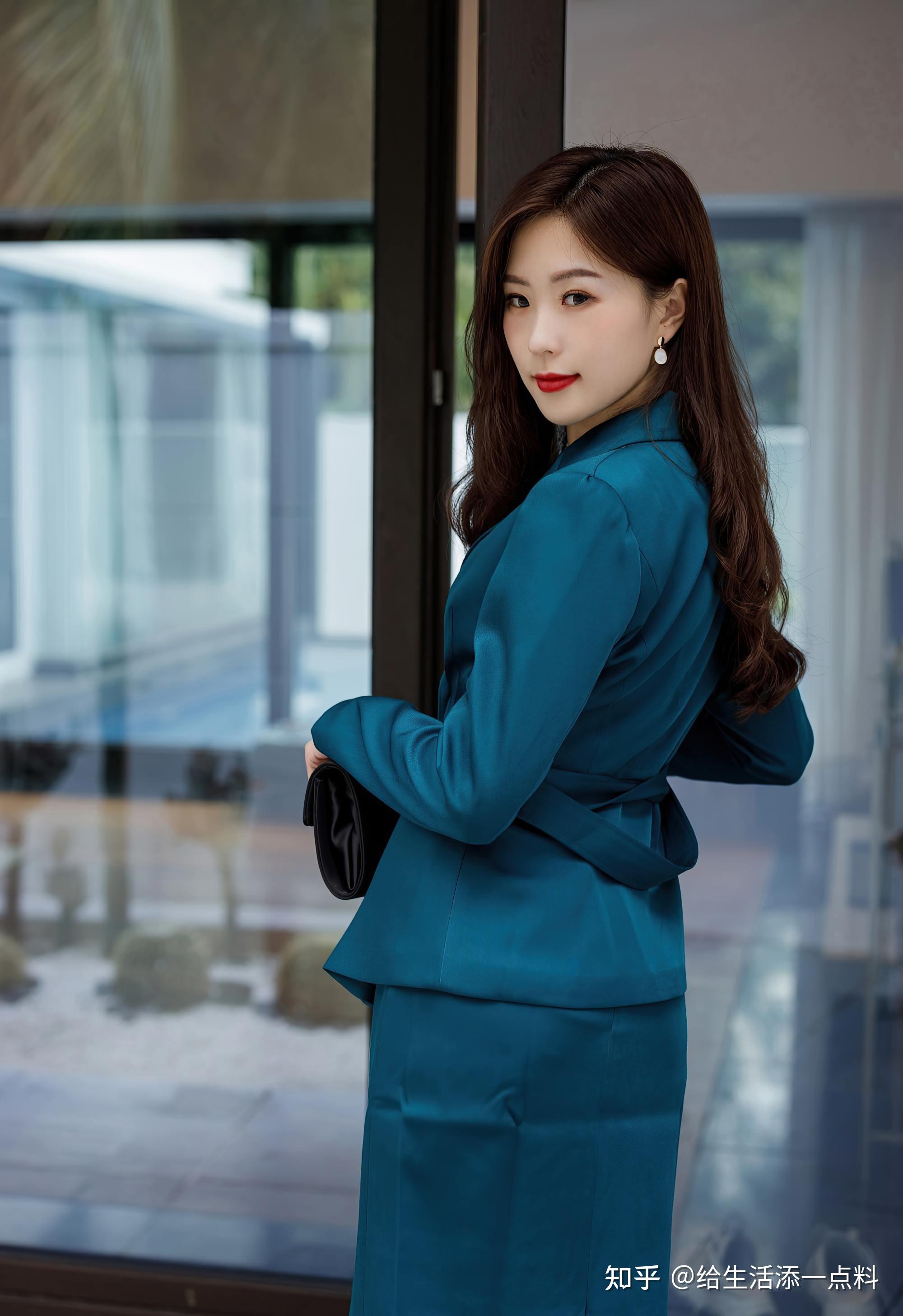 身穿时尚西服套装,高级感十足,散发着职场白领范儿 - 知乎