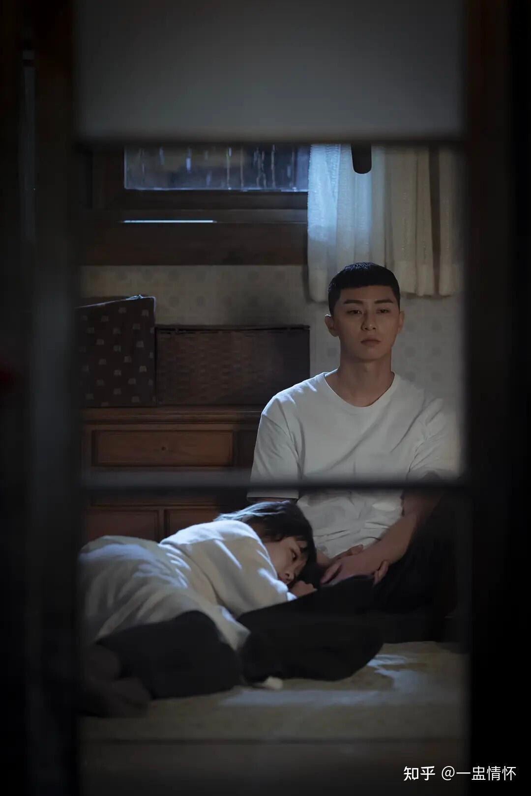 《梨泰院class》是评价两极的高人气剧集,开播初期凭借狗血又热血的