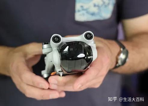 其小巧的尺寸和輕巧的重量使其比大疆mavic 3更具機動性,並且它推出了