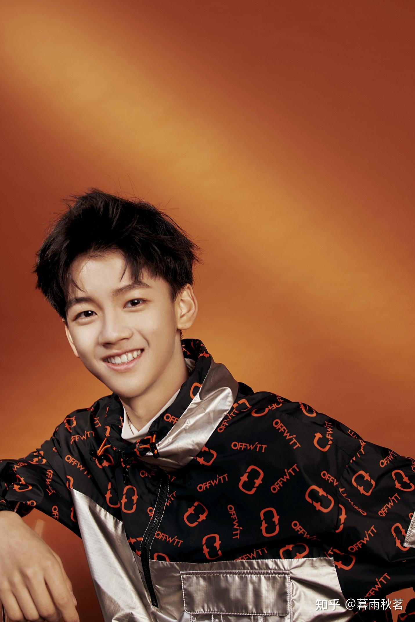 演员芦展翔杂志大片尽显青春魅力