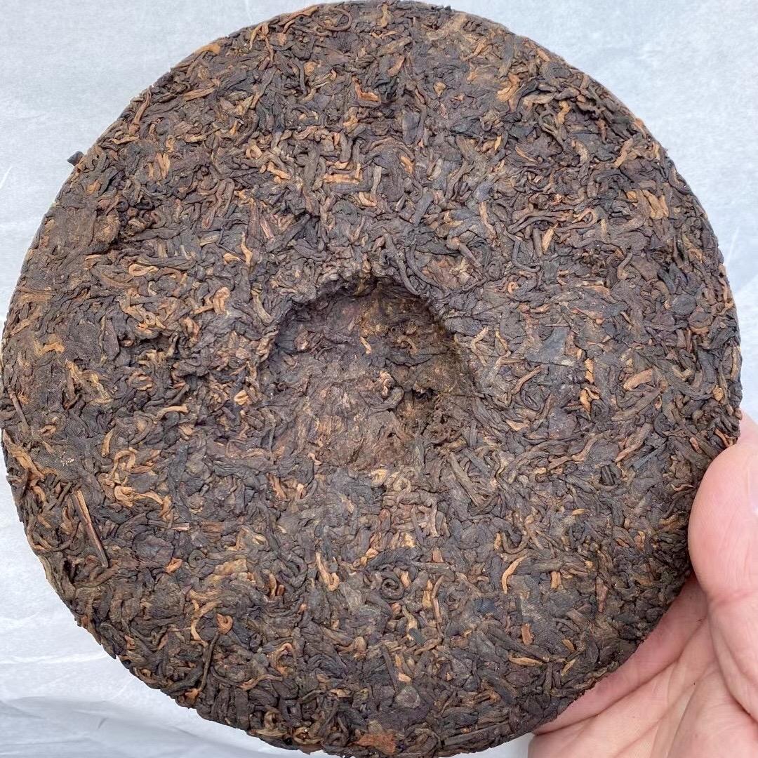 2009年 孔雀之乡金芽熟普洱茶 勐海古树乔木饼茶,勐海县兴海茶厂选用